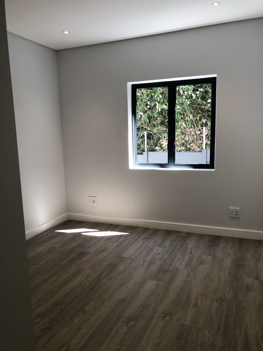 To Let 4 Bedroom Property for Rent in Somerset Ridge Western Cape